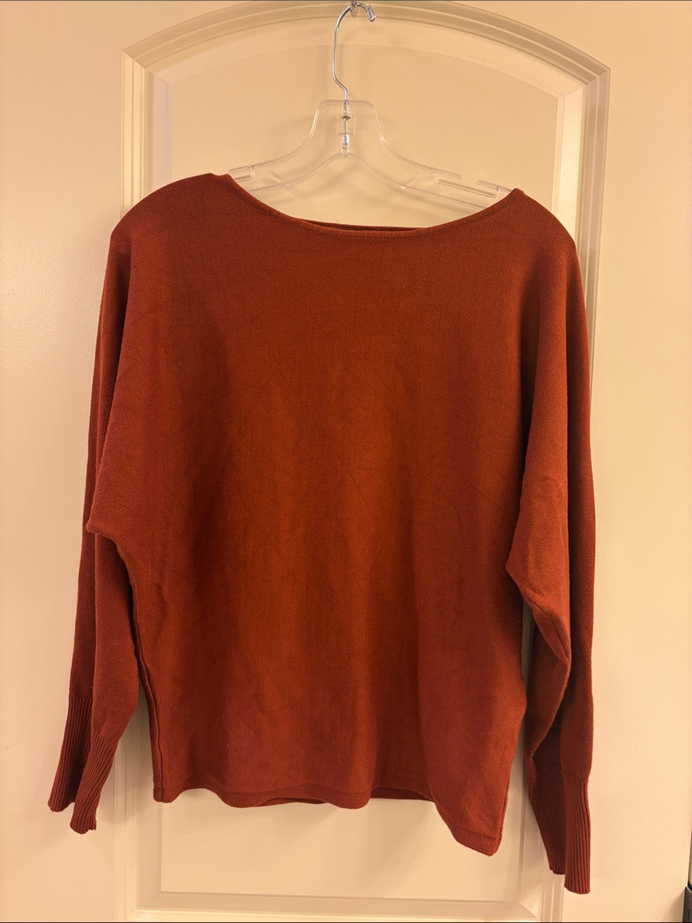 Cyrus Women's Scoop Neck Sweater in Rust